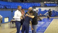 Emotivan susret Duška Vujoševića i sina Predraga Danilovića na Partizanovom meču