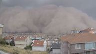 Mrak prekrio Ankaru: Neverovatna peščana oluja pogodila prestonicu Turske