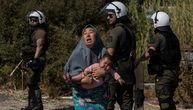 Sukob migranata i policije u Grčkoj: Na kamenice uzratili suzavcem, uznemirujući snimci dece i žena