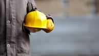 Nesreća na gradilištu u Višnjici: Radnika zatrpala zemlja, nisu mogli da ga izvuku