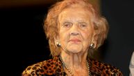 Torta i cveće za legendarnu glumicu: Branka Veselinović napunila 102 godine