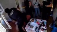 Pištolj u čarapi, droga u džaku: Osmoro palo u policijskoj akciji u Beogradu, hapsili ih polunage