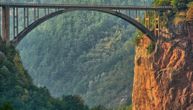 Bandži skokovi na Tari: Jedan od najvećih mostova u Evropi okuplja turiste željne adrenalina