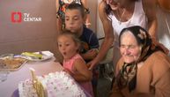 Baka Rada sa svojim praunucima oduvala stotu svećicu: Rođendan proslavila uz trubače i čašicu rakije