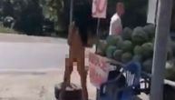 Gola Srpkinja kupuje lubenicu usred bela dana na putu: Snimak koji je raspametio region