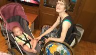 Jelica se od rođenja bori sa paralizom: Sada prve korake pravi uz pomoć svog devetomesečnog sinčića