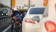 "Za sekund nam se 'zavuku' u mrtav ugao!": Zašto se vodi rat između vozača i motociklista?