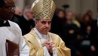 Kardinal Vatikana iznenada podneo ostavku: Bio je jedan od najbližih papinih saradnika