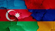 Skandal: Navijač oteo i zapalio zastavu Azerbejdžana na otvaranju EP u dizanju tegova u Jermeniji