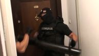 Snimak hapšenja kao iz Holivuda: Policija razvalila vrata stana, a iza njih dileri i laboratorija