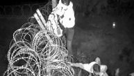 Migranti preskakali bodljikavu žicu na srpsko-mađarskoj granici: Policija ih jedva uhvatila