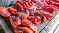 Kako da najbrže oljuštite paprike za ajvar i zimnicu: Provereni trik koji štedi vreme i živce