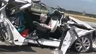 Automobil potpuno uništen u nesreći kod Feketića: Povređena je jedna ženska osoba