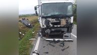 Nesreća kod Topole, poginuo muškarac (32): Nakon sudara sa kamionom, automobil završio u kanalu