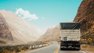 Vozači prelaze 17 mlrd kilometara vraćajući robu: Šoping, gume i kamioni pogubni za planetu