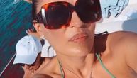 Ceca se u novom bikiniju snimala iz svih uglova, a pažnju je privukla i njena sestra Lidija