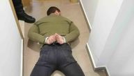 Prve fotografije uhapšenog Ivana Kontića: Leži na podu s lisicama na rukama, u stanu u kom se krio