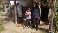 Baka Vidosava sama brine o 3 unuke: Devojčicama nedostaju roditelji, od stvari i hrane bukvalno sve