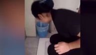 Čistačica pije vodu iz čučavca koji je očistila: Snimak izazvao buru u svetu, razlog je ponižavajući