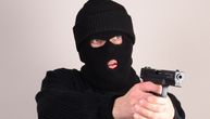 Uhapšen razbojnik (41) iz Novog Pazara: Uz pretnju pištoljem od radnice kazina oteo 400 hiljada
