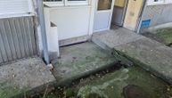 Zastrašujuće slike sa mesta nesreće na Voždovcu: Tinejdžer pao sa 2. sprata, prevezen na reanimaciju