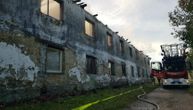 Prva fotografija posle velikog požara u Baču u kom je izgorela zgrada: 20 porodica ostalo bez doma