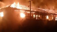 Otkriveno zbog čega je izgorela cela zgrada u Baču: Uhapšene dve osobe, 20 porodica smešteno u halu