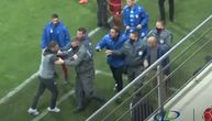 Nerealne scene u srpskom fudbalu: Rezervista udario rivala s leđa, bivši treneri "večitih" u klinču