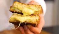 Ovo je recept za najukusniji tost sendvič: Istopljeni sir, šmek belog luka i gotov za 5 minuta!