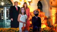 Donald i Melanija ugostili mališane na proslavi Noći veštica: Svi su nosili maske, osim Trampovih