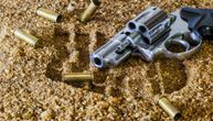 Hapšenje u Majdanpeku: Muškarac zatečen u parku sa 2 pištolja i 12 metaka