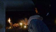 Vernici i poštovaoci Amfilohija palili sveće ispred Hrama Svetog Save: Održana je i služba