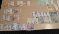 Valjao lažni novac na pijaci u Sjenici: Muškarcu u stanu pronašli još 59 falsifikata