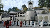 Verbalni okršaj ispred manastira na Cetinju
