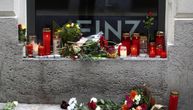 Sramotne scene na mestu napada u Beču: Vandali razbacali sve sveće