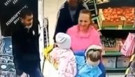 Prišla joj je neznanka u prodavnici i pružila ruke ka njenom detetu: Dala ga je bez pogovora
