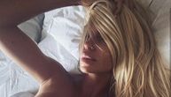 Bezobraznim selfijem iz kreveta skroz gola Karleuša vam želi "dobro jutro"