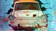 Nikada nije rđao, ali je imao problema sa svinjama: Ovo je auto koji je "srušio" Berlinski zid!