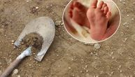 Snimak spasavanja novorođenčeta: Bebu živu zakopali i pobegli, pronašao je radnik