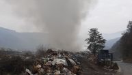 Gust dim iznad Prijepolja: Tinja požar na deponiji, vatrogasci dežurali celu noć