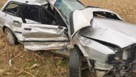 Strašna nesreća kod Guče: Auto podleteo pod kamion, poginula žena. Vatrogasci izvlačili telo