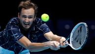 Neuništivi Rus: Medvedev posle Nadala "okrenuo" i Tima i osvojio titulu karijere u Londonu!