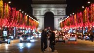 Pariz zasvetleo uprkos strogoj blokadi: Upaljena božićna rasveta u čuvenoj ulici