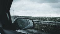 AMSS upozorava vozače: Prilagodite vožnju zbog kiše i pljuskova u ovim delovima zemlje, mogući su i odroni