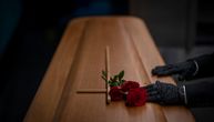 Majka upucana na sahrani brutalno ubijenog sina (18): Pištolj njegovog drugara slučajno opalio