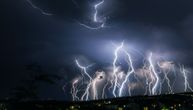 Neverovatni rekord u Austriji: Zabeleženo oko 60.000 munja, olujne padavine i grad napravili haos