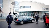 (UŽIVO) Uhapšen napadač koji se kolima zakucao ogradu ispred kancelarije Angele Merkel