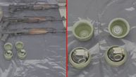 Policija upala u kuću u Sremskoj Rači i tamo zatekla automatske puške i bombe