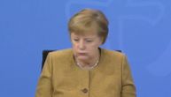 Merkelova počela da zamuckuje usred konferencije, svi počeli da se smeju: "Maske i šta ono beše"