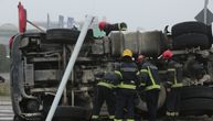 Veliki zastoj na obilaznici kod Orlovače: U toku je izvlačenje kamiona koji je upao u kanal